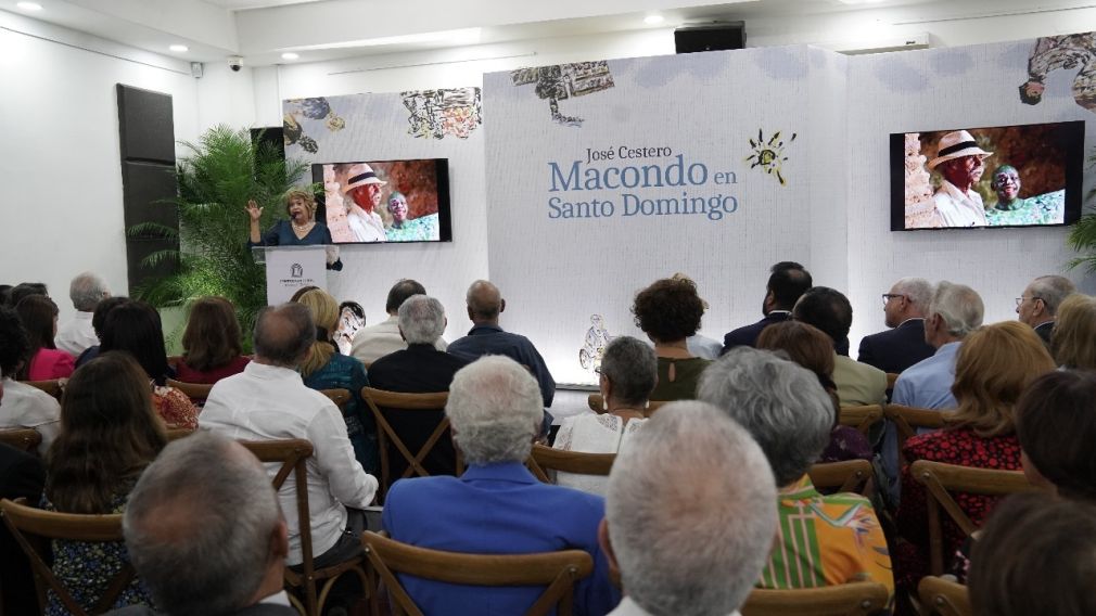 Verónica Sención inaugura la exposición Macondo en Santo Domingo, montada en Centro Cultural Banreservas.