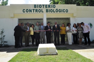A un costo de 5 millones de pesos  UASD inaugura laboratorio control de plagas: 