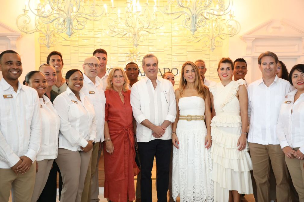 El Presidente Luis Abinader encabezó la inauguración de un hotel en Cayo Levantado, Samaná.