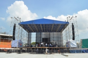 Escenario para el concierto en el Estadio Olímpico.