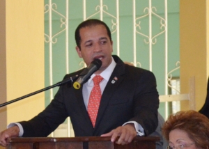 El alcalde Juan de los Santos. 