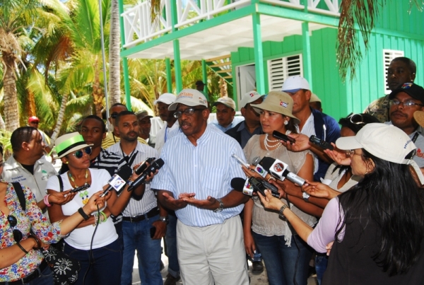 Manuel Serrano, viceministro de Medio Ambiente, explicó que a los dominicanos les sale mejor visitar cualquier lugar turístico de República Dominicana, que salir al extranjero, por lo que instó a los nativos conocer mejor su país.