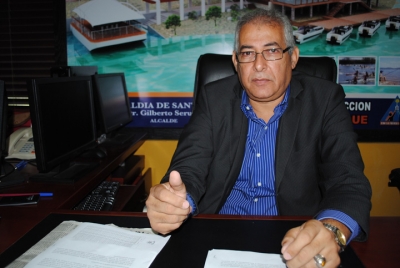 Secretario Urbanismo Municipal promete construir apartamentos a familia sector Los Robles