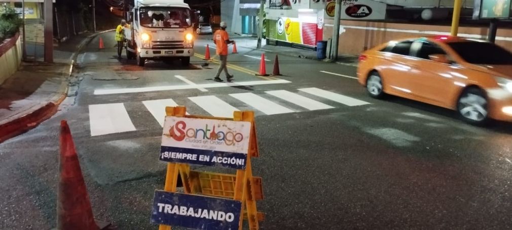 Trabajos de señalización avenida Gregorio Luperón.