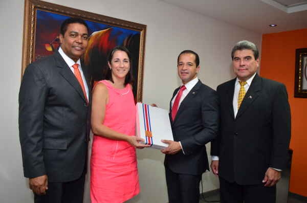 Primera dama de Costa Rica vista a Fedomu