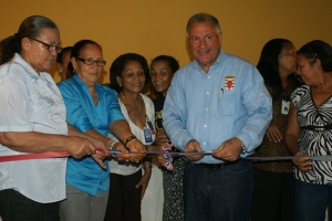 Alcalde de Santiago inaugura casa-club urbanización real