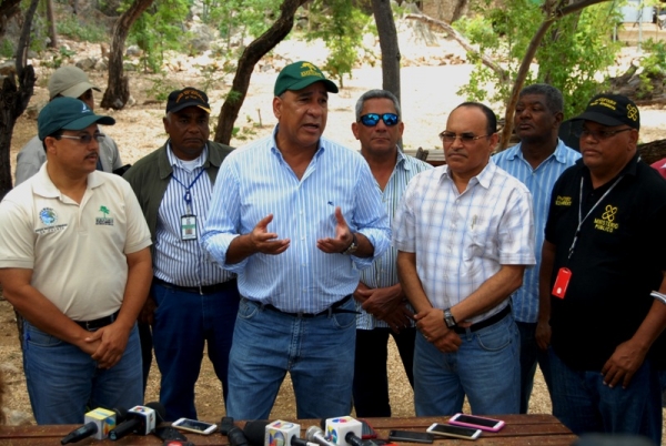 La información la ofreció Bautista Rojas Gómez, durante un recorrido con periodistas nacionales y extranjeros por el parque nacional, que tiene entre sus atractivos, la costa Bahía de Las Águilas y Laguna Oviedo.