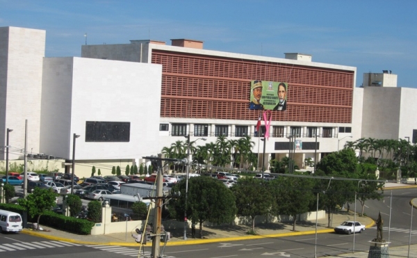 vista panorámica del edificio que alberga el Congreso Nacional, donde legislan los senadores y diputados en favor de los dominicanos.