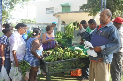 Mercado de productores en Sabana de la Mar.