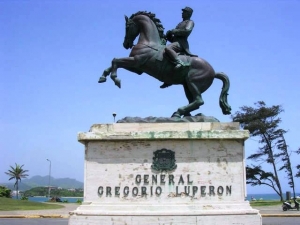 Estatua del General Gregorio Luperón a la cual le robaron la espada.