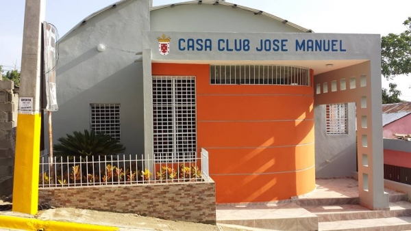 Alcalde de Santiago inaugura casa club en el ensanche José Manuel