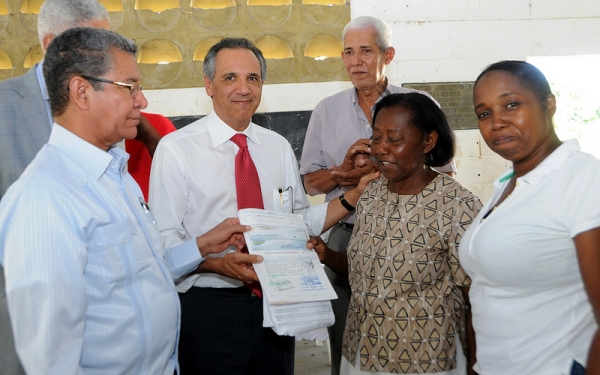 Gobierno entrega financiamientos por 15.88 millones a productores de San Cristóbal