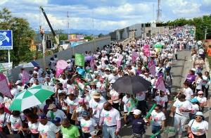 Miles participaron en la Ruta de la Esperanza por la Vida en Azua de Compostela.