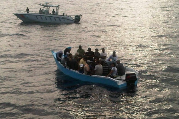 Armada detiene 12 indocumentados viajarían a Puerto Rico 