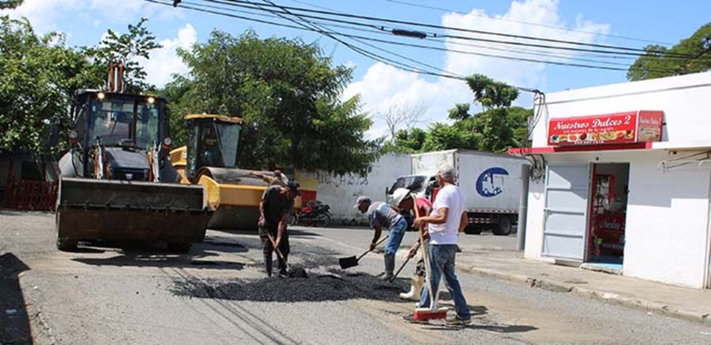Los trabajos de bacheo iniciaron en las calles Mella, Duvergé, también en la salida a Santo Domingo.
