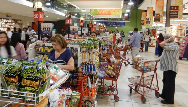 Las personas se quedan sorprendidas cada vez que van al supermercado y ven que los precios suben sin control.