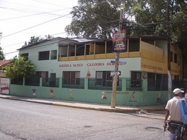 Escuela Casandra Damirón en huelga; reclaman nombramiento de maestros
