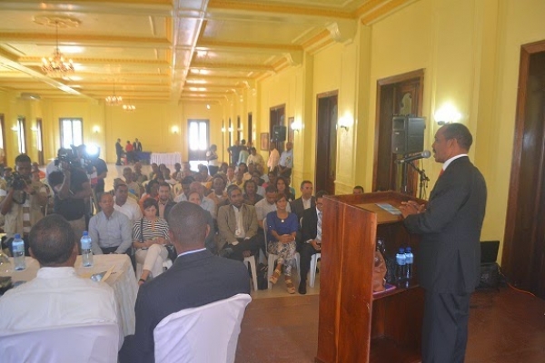 Gobernador encabeza acto plan de regularización de extranjeros San Cristóbal