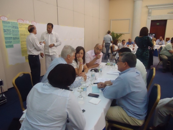 Momentos del desarrollo del taller de planificación turística de Puerto Plata.