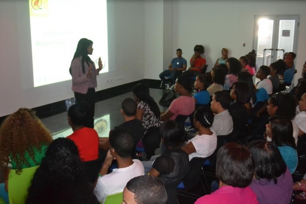 150 jóvenes de Bahoruco realizan excursión al Centro Cultural de las Telecomunicaciones