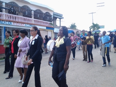 Con desfile dejan iniciado año escolar en Sabana Grande de Boyá