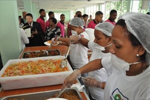 Comedores Económicos entrega alimenticios en municipios SDO y Haina: 