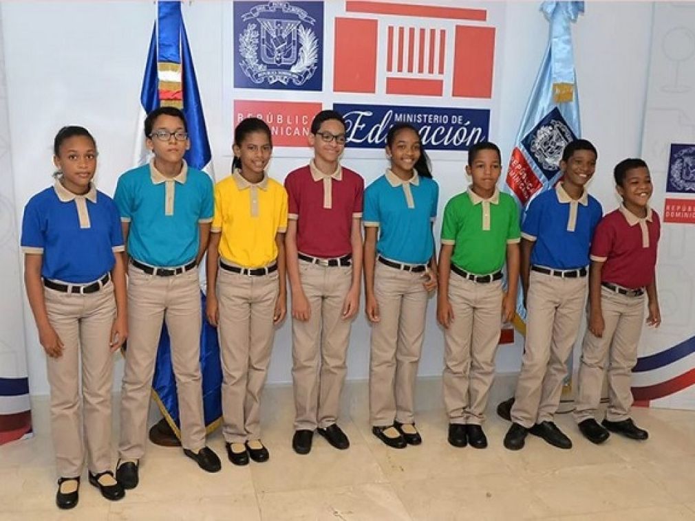 La Dirección de Comunicaciones del Minerd reiteró que el Inabie no erogará fondos adicionales para el cambio de los uniformes, los que llegarán a cada estudiante de forma oportuna debido a que el color único facilita su distribución.