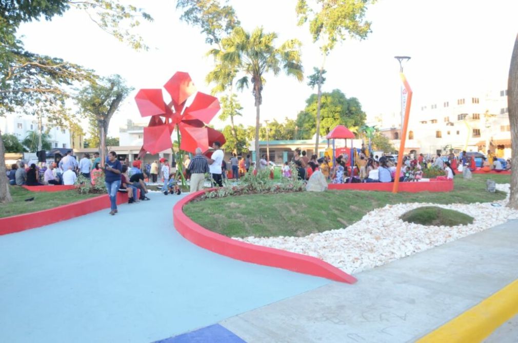 Remozado parque de la Urbanización Las Cayenas.