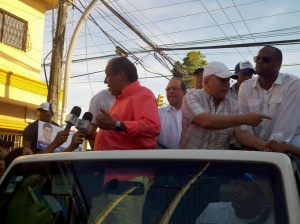 Fello encabeza marcha por barrios de la capital; se proclama seguro candidato a alcalde del PRM: 