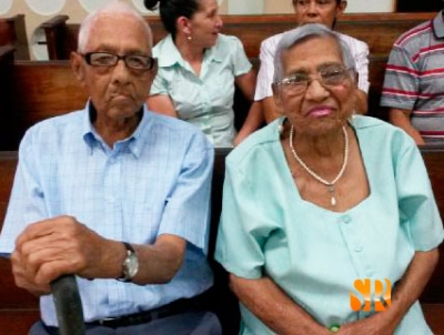 Ejemplo a seguir celembra 75 años de casados 