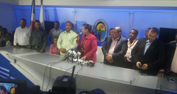 PRD juramenta Alcalde de Arenoso y dirigentes PRM y PQDC: 