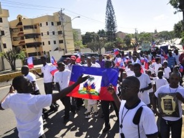 Haitianos marchan por la paz entre Haití y RD