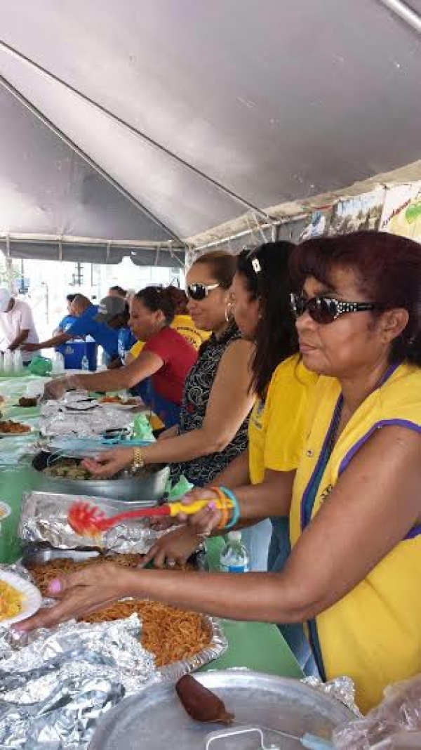 Instituciones dominicanas se unen para brindar almuerzo y ropas a deambulantes