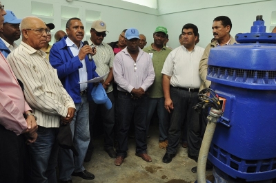 INDRHI entrega 11 sistemas de  Bombeos en comunidades de Azua