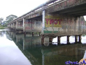 Denuncian podría colapsar el puente sobre el río Yuna: 