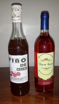 Botellas de vinos de fruta producidos en Guayabo Dulce, Hato Mayor.