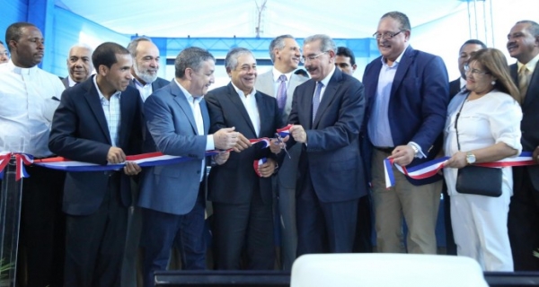 Presidente Medina inaugura obras en barrio La Ciénaga: 