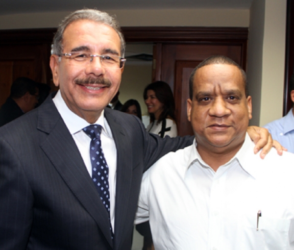 Danilo Medina con Lic. Alberto Quezada Méndez.