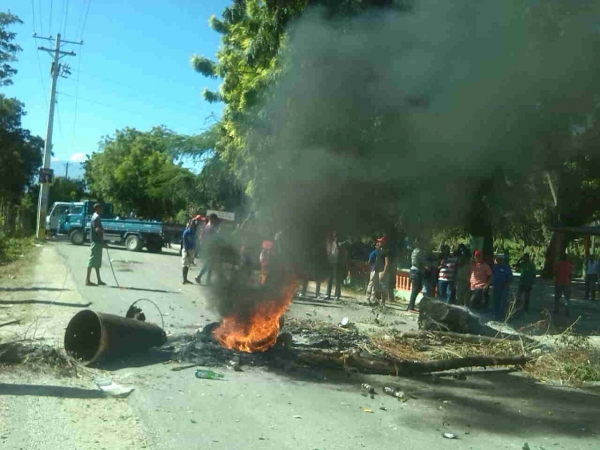 Protestan en La Descubierta en reclamo de reparación de carretera