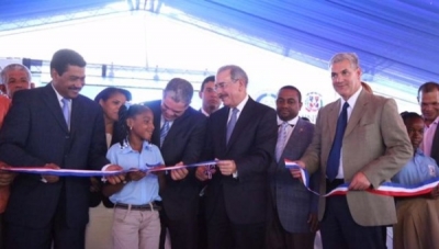 Presidente Medina entrega dos escuelas en Villa Mella y Sabana Perdida: 