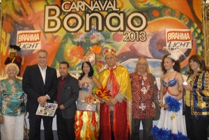Personalidades que encabezaron el acto de lanzamiento del Carnaval de Bonao.