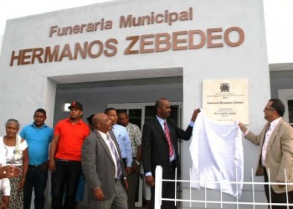 La Supervisora inaugura Funeraria municipal en Yamasá