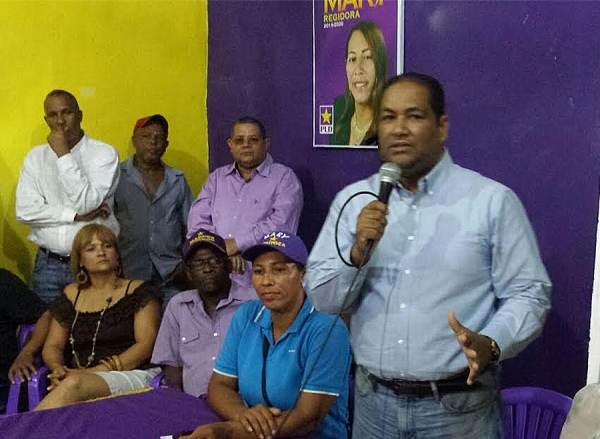 Marcos Tavárez mientras se dirigía al los miembros del PLD del municipio Sabana Grande de Boyá.