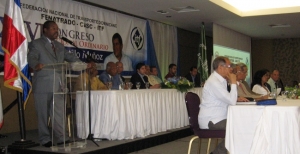 Blas Peralta, presidente de Federación Nacional de Trnasporte Dominicano (FENATRADO), denunció que muchas empresas a los que el gobierno les entrega combustible sibdiado, lo venden en el mercado negro.