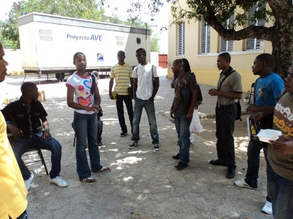 Estudiantes haitianos llaman a Migración a aplicar con coherencia el registro en el país
