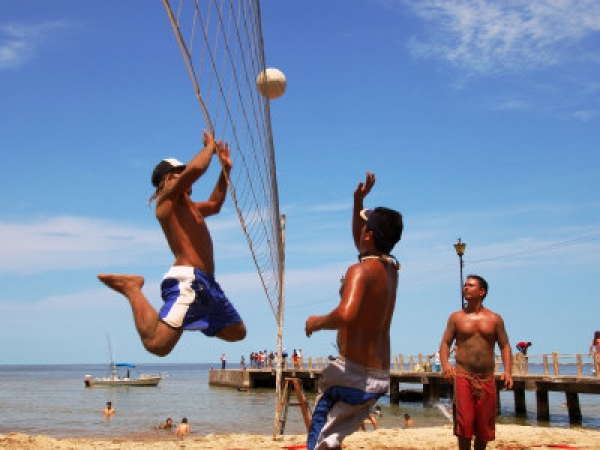 Realizarán torneo de volleyball en la playa Minitas de La Romana