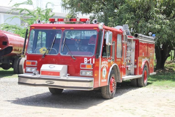Uno de los camiones de bomberos donados por la Asociación de Industrias de Haina y Región Sur.