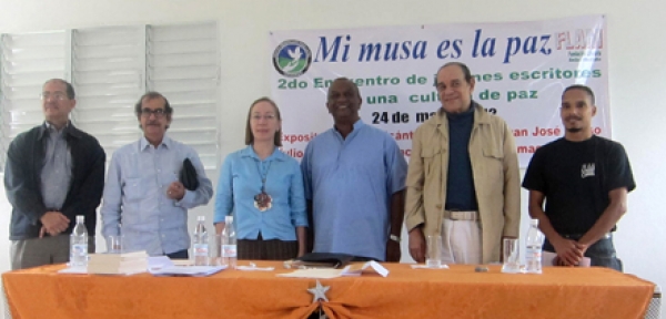 José Alcántara Almanzar, Juan José Ayuso,  Julio De Windt, Altagracia Pou Suazo y Dionisio Mateo, acompañando al profesor Erasmo Lara en la apertura del evento.