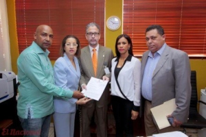 Regidores someten ante la JCE alcalde del Distrito Nacional:  