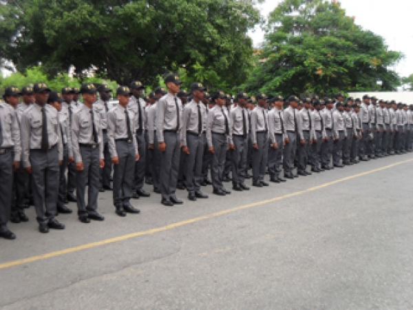 Pelotón de policías que vigilirán los municipios de San Pedro de Macorís en Semana Santa.